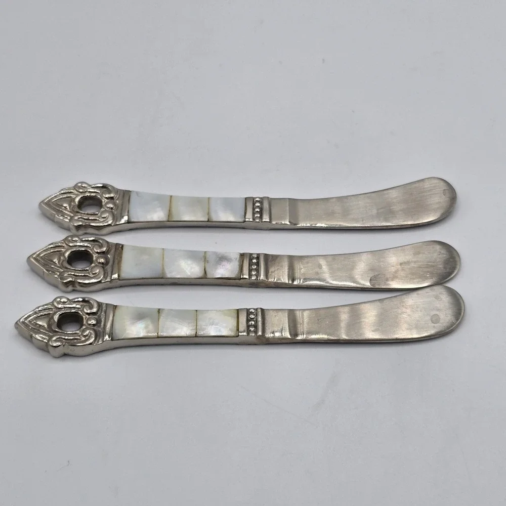Bombay Baroque Pate Appetizer Set 3 Knives Mother of Pearl Shell Habdles